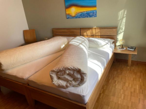  Hotel Pension Im Dorf  Цуцвиль